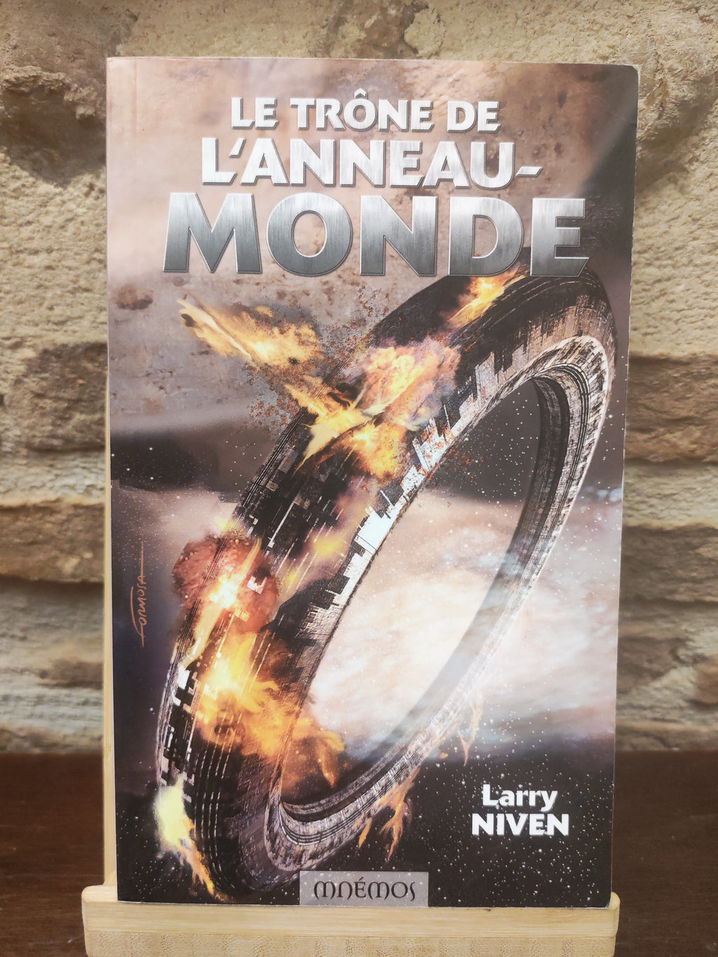 Le trone de l'anneau-monde