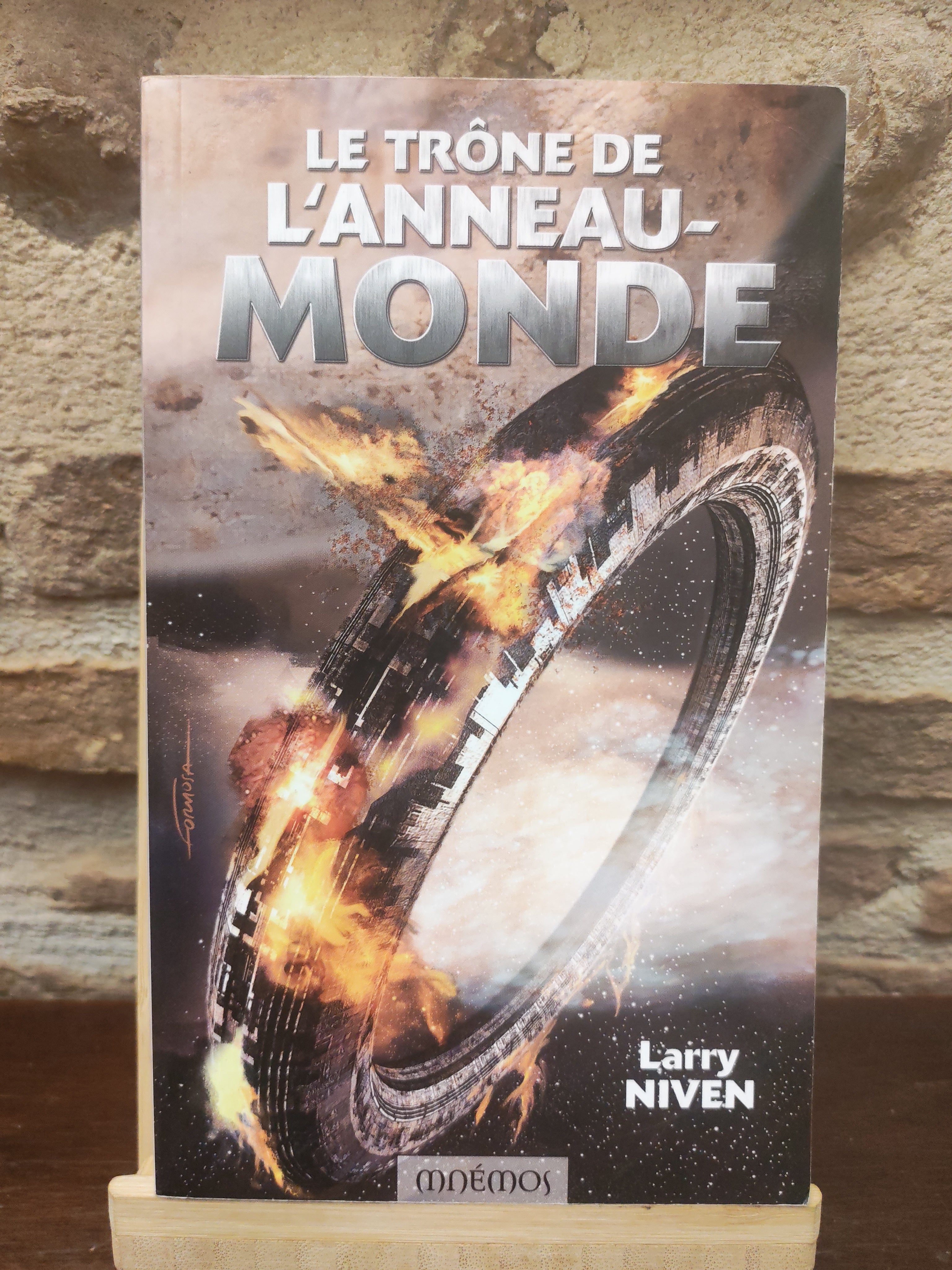 Le trone de l'anneau-monde